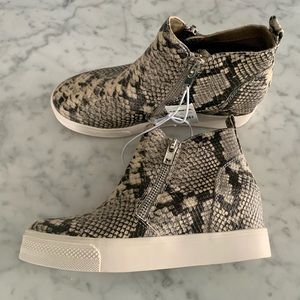 Steve Madden “Wedgie” Sneaker sz.8